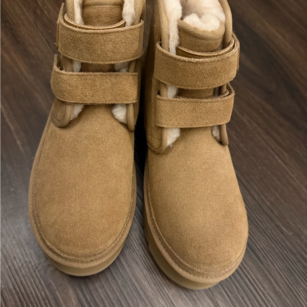 NWT UGG Neuman platform boots